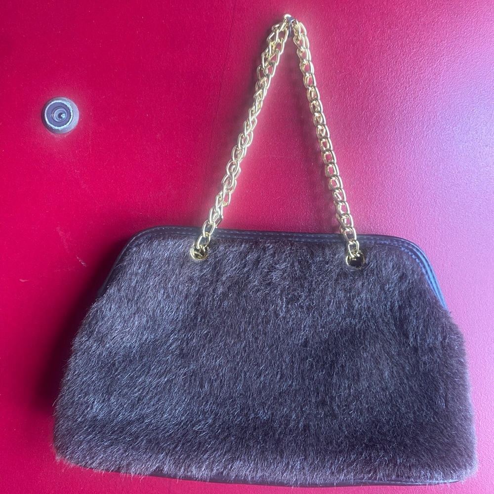 Elegant and fun Victoria Secret Brown Fur Shoulder and hand Bag with Gold Chain - Picture 4 of 5